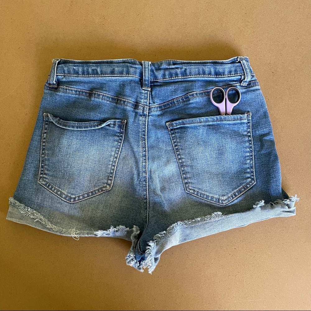 Refuge Distressed Jean Shorts - Picture 7 of 8
